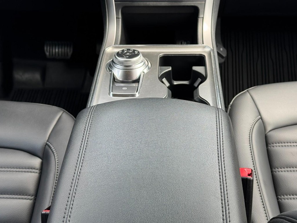 Ford Edge Vehicle Full-screen Gallery Image 16