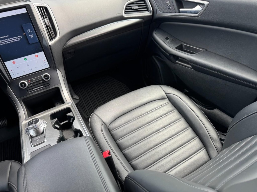 Ford Edge Vehicle Full-screen Gallery Image 17