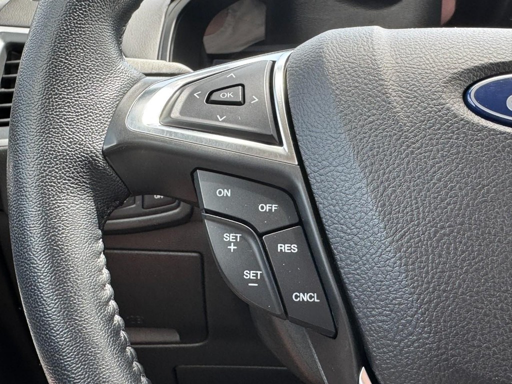 Ford Edge Vehicle Full-screen Gallery Image 18