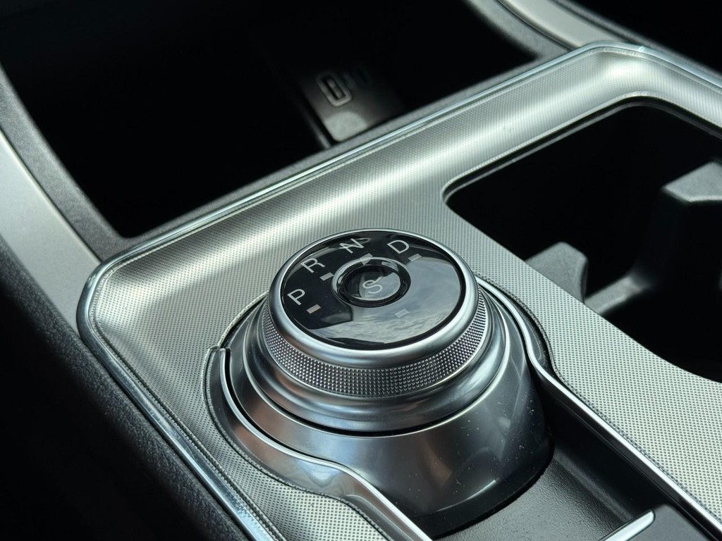 Ford Edge Vehicle Full-screen Gallery Image 21