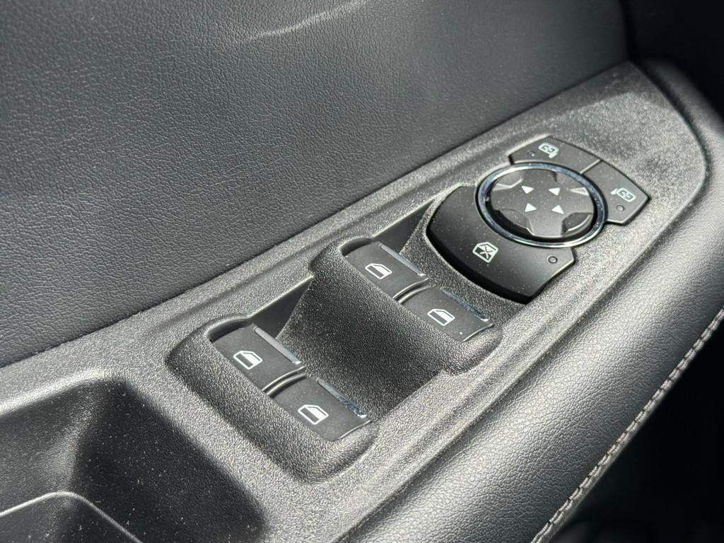 Ford Edge Vehicle Full-screen Gallery Image 24