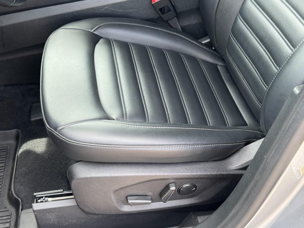 Ford Edge Vehicle Full-screen Gallery Image 25