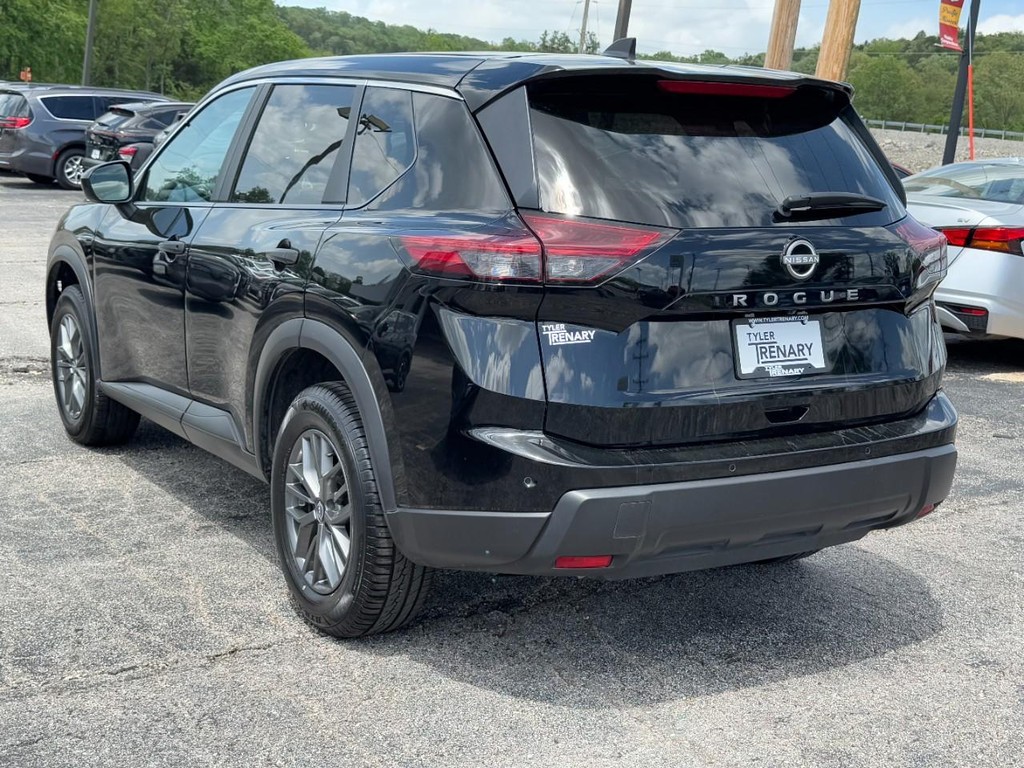 Nissan Rogue Vehicle Full-screen Gallery Image 07