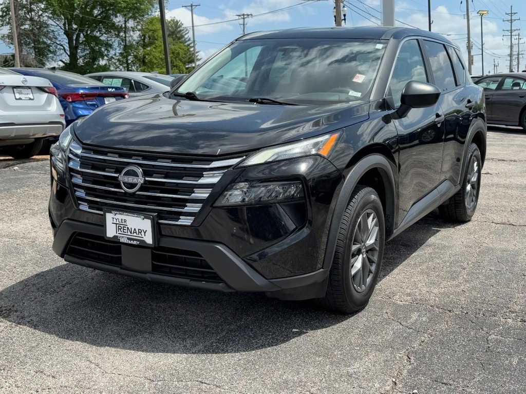 Nissan Rogue Vehicle Full-screen Gallery Image 10