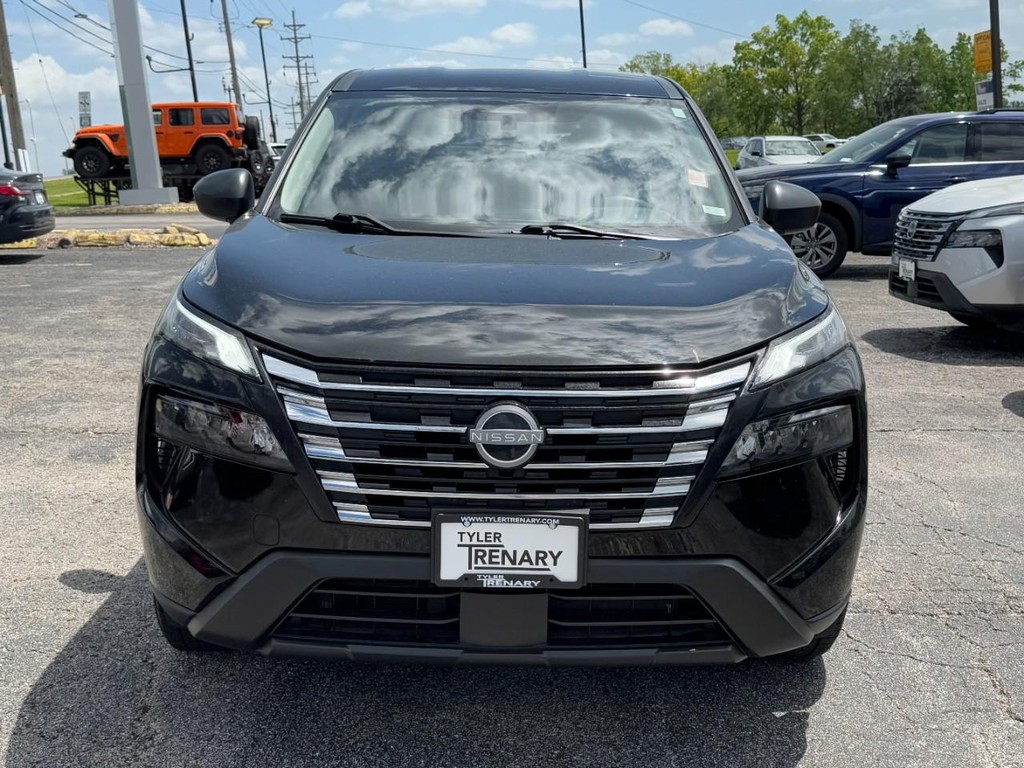 Nissan Rogue Vehicle Full-screen Gallery Image 11
