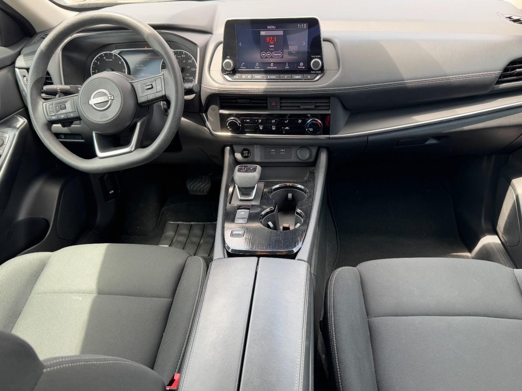 Nissan Rogue Vehicle Full-screen Gallery Image 13