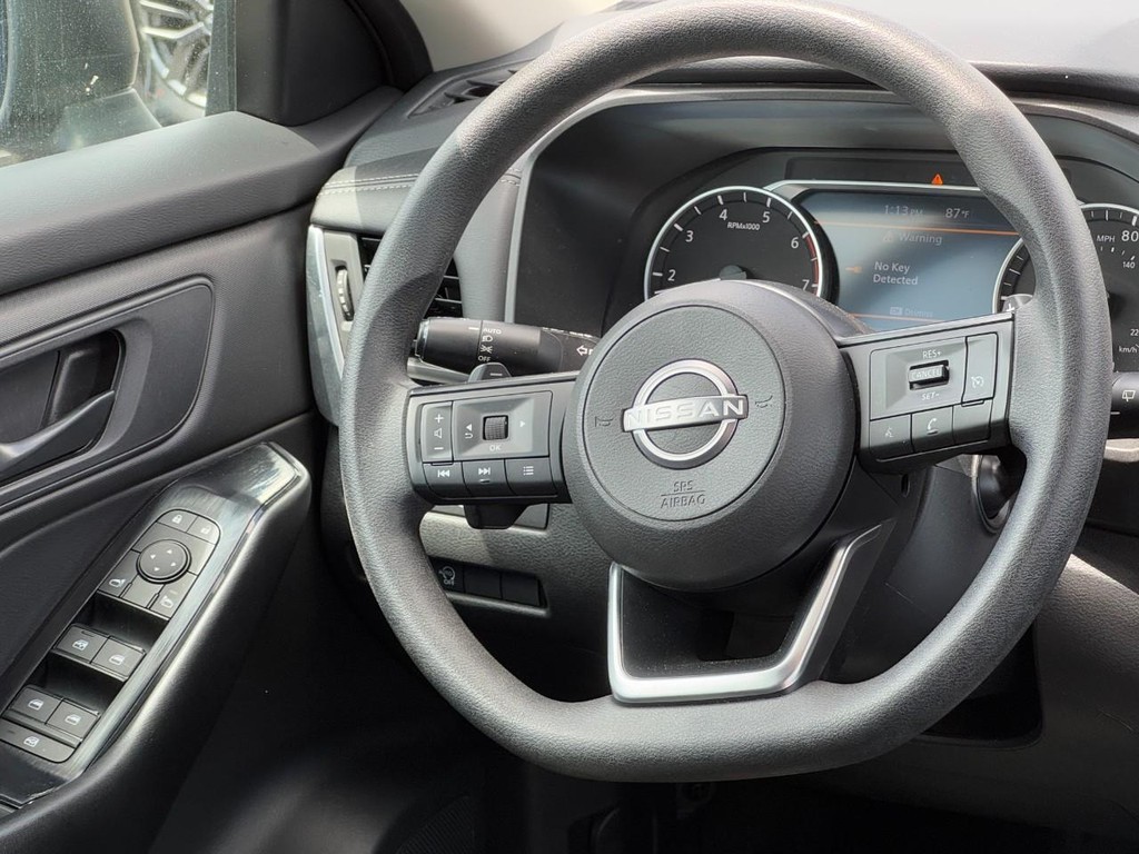 Nissan Rogue Vehicle Full-screen Gallery Image 14