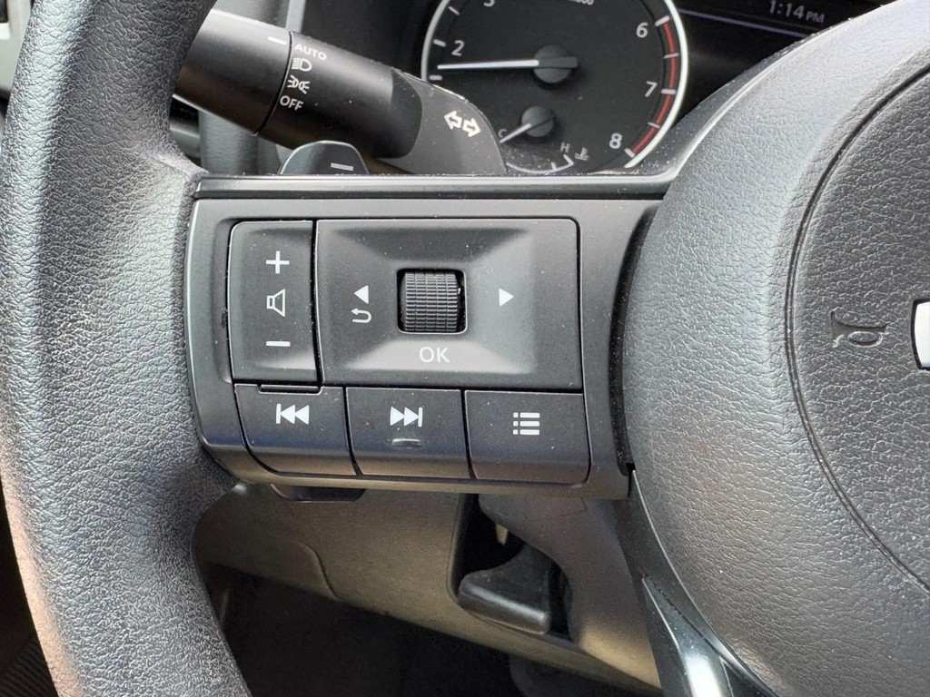 Nissan Rogue Vehicle Full-screen Gallery Image 18