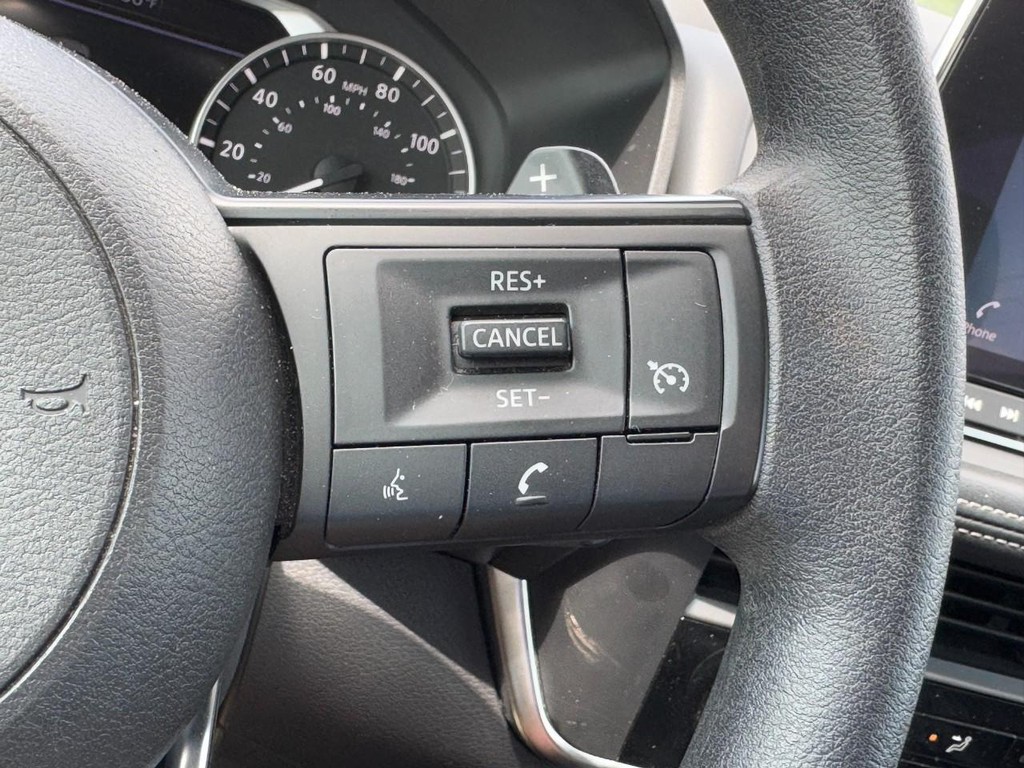 Nissan Rogue Vehicle Full-screen Gallery Image 19