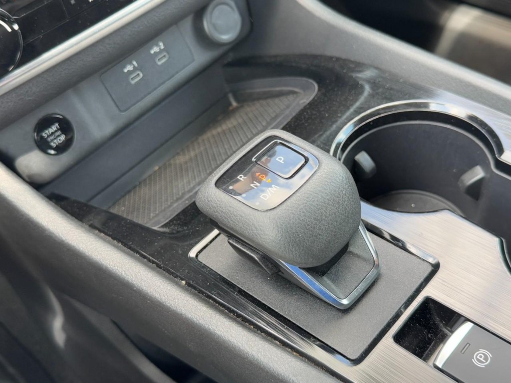 Nissan Rogue Vehicle Full-screen Gallery Image 21