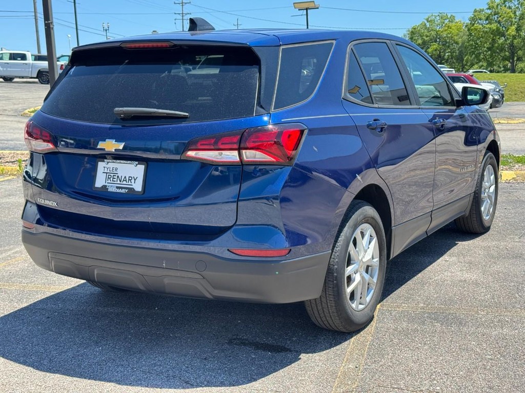 View vehicle photo 4