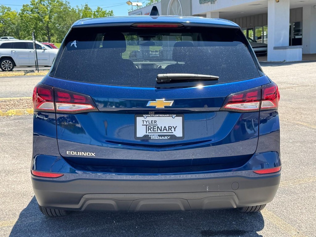 View vehicle photo 5