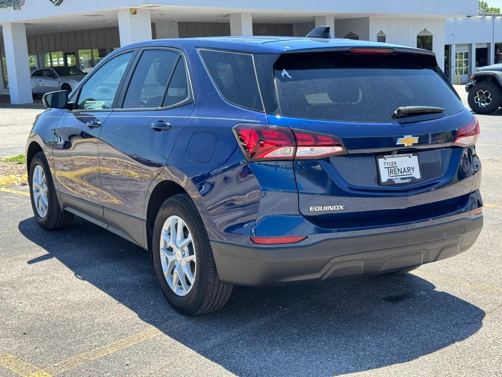 View vehicle photo 7