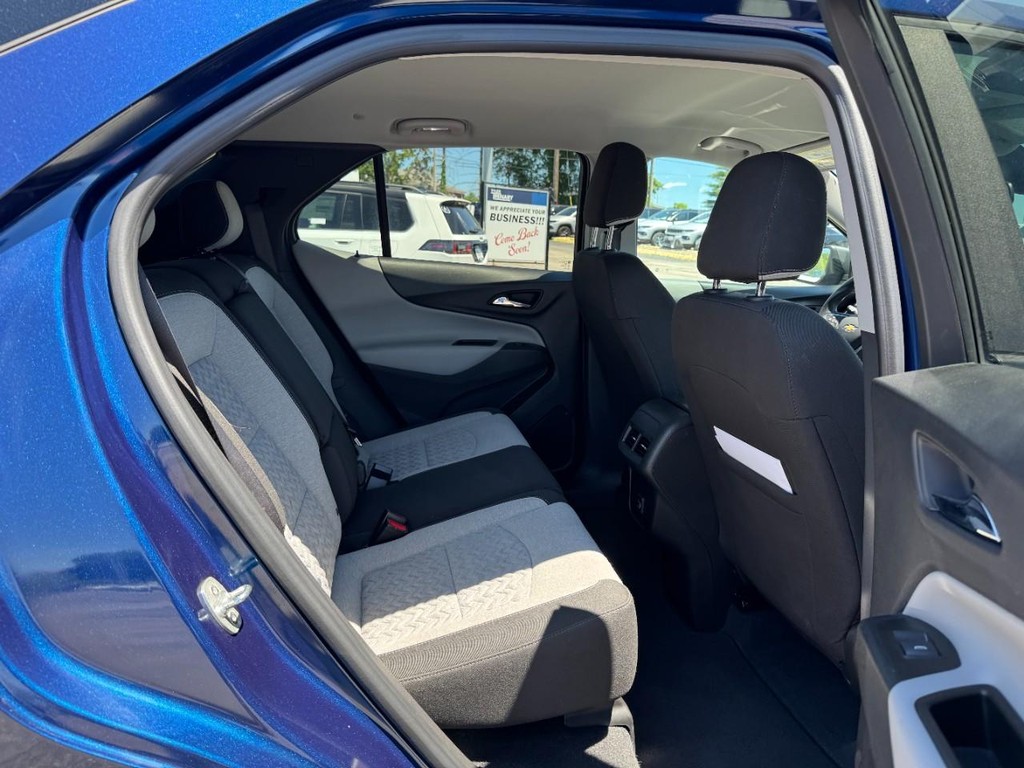 Chevrolet Equinox Vehicle Full-screen Gallery Image 12