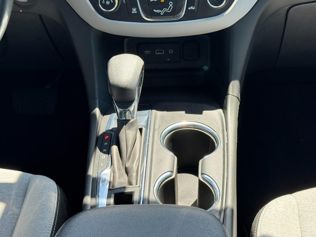 Chevrolet Equinox Vehicle Full-screen Gallery Image 16