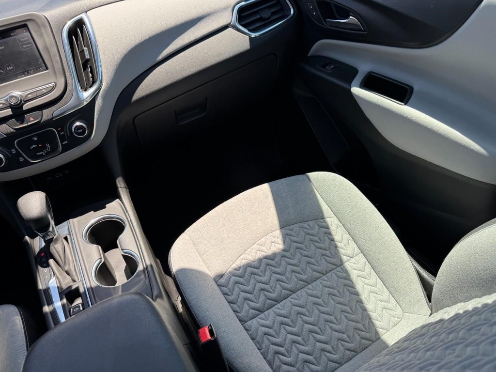 Chevrolet Equinox Vehicle Full-screen Gallery Image 17