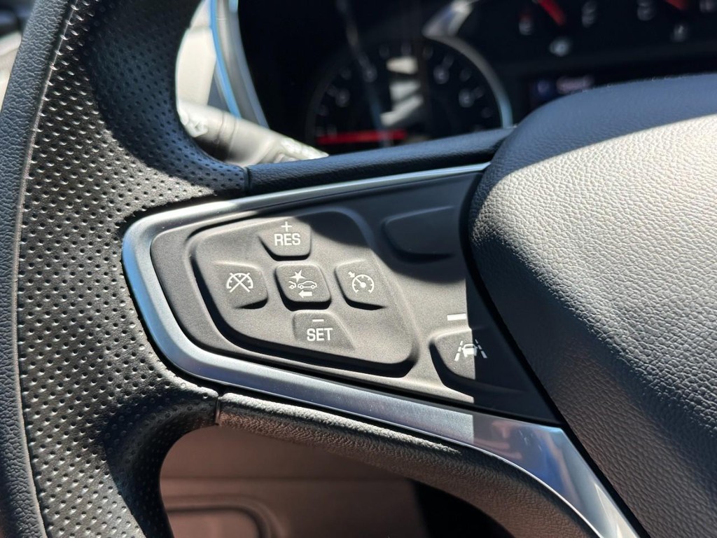 Chevrolet Equinox Vehicle Full-screen Gallery Image 18