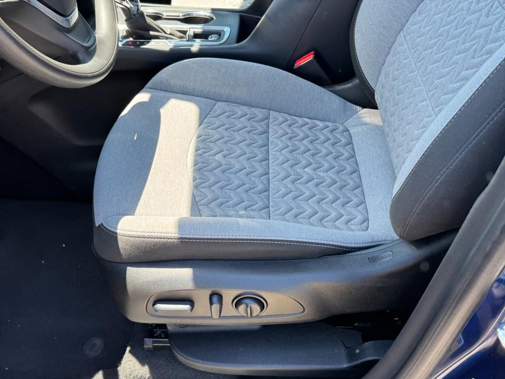 Chevrolet Equinox Vehicle Full-screen Gallery Image 24
