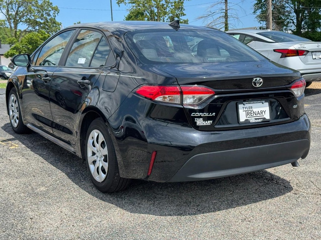 Toyota Corolla Vehicle Full-screen Gallery Image 09