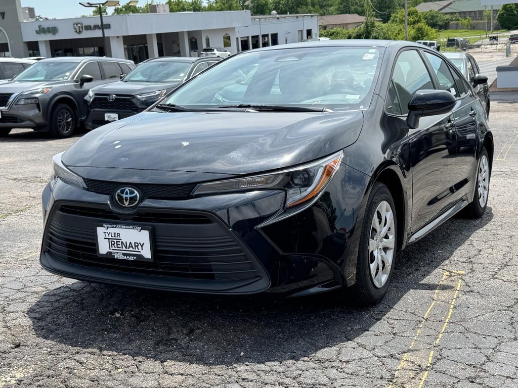 Toyota Corolla Vehicle Full-screen Gallery Image 11