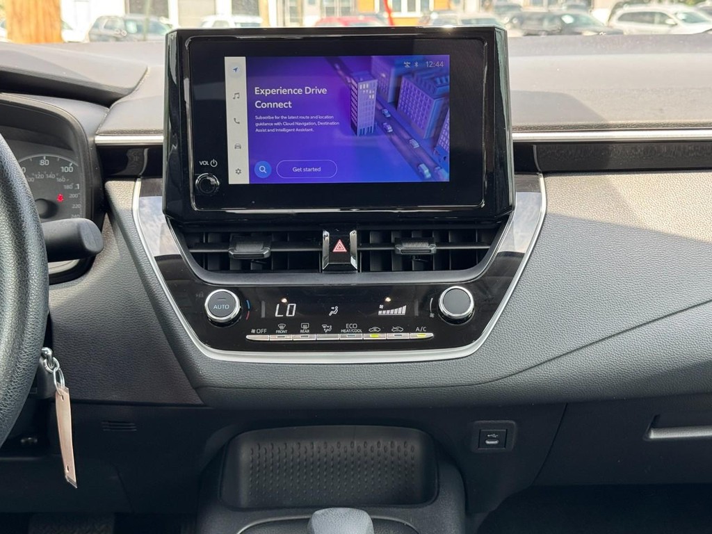 Toyota Corolla Vehicle Full-screen Gallery Image 16