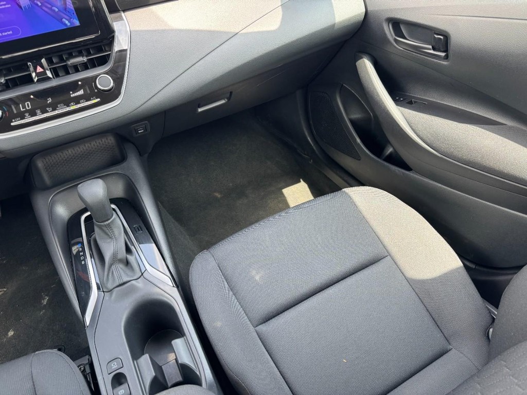 Toyota Corolla Vehicle Full-screen Gallery Image 18
