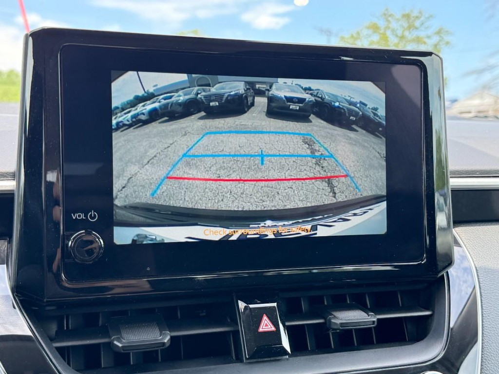 Toyota Corolla Vehicle Full-screen Gallery Image 23