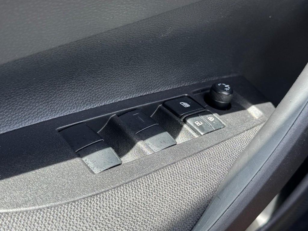 Toyota Corolla Vehicle Full-screen Gallery Image 24