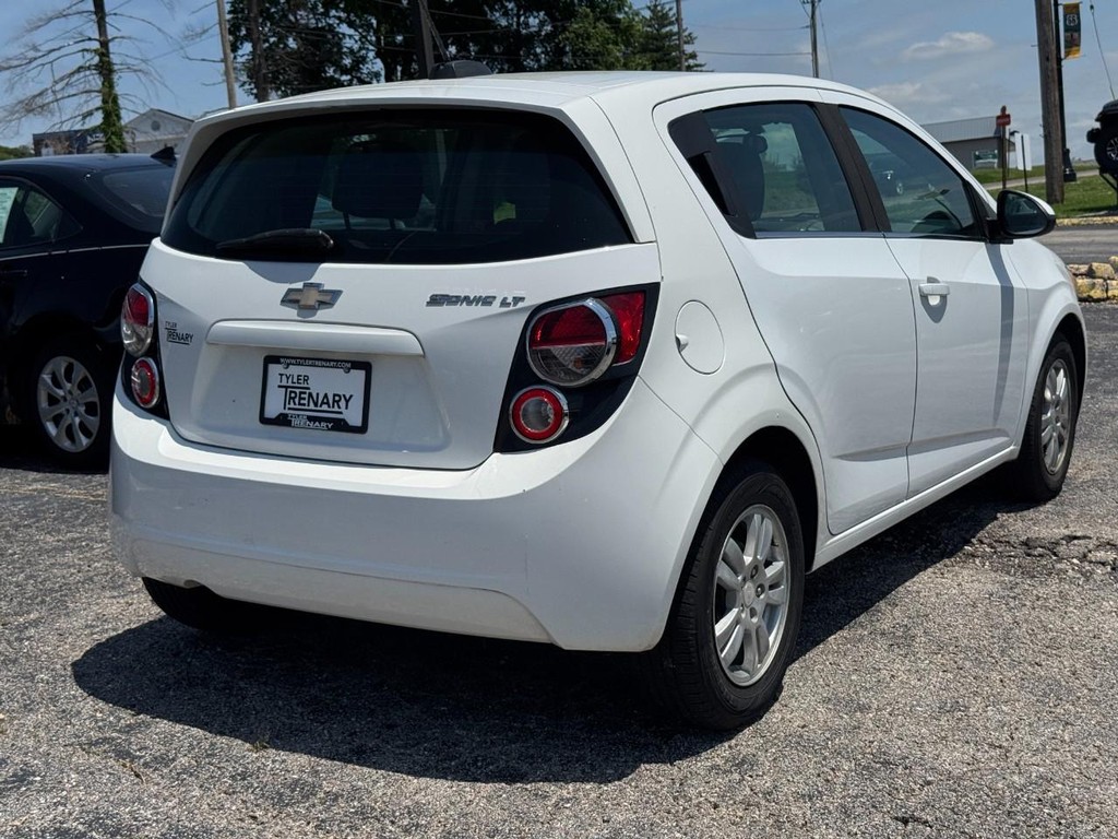 Chevrolet Sonic Vehicle Full-screen Gallery Image 04