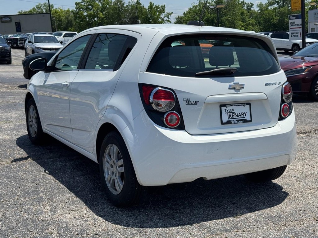Chevrolet Sonic Vehicle Full-screen Gallery Image 07