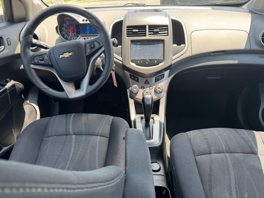 Chevrolet Sonic Vehicle Full-screen Gallery Image 13