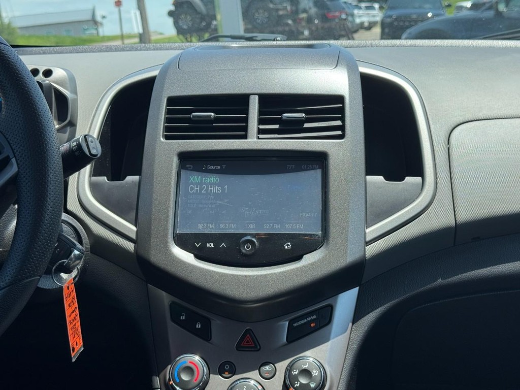 Chevrolet Sonic Vehicle Full-screen Gallery Image 15