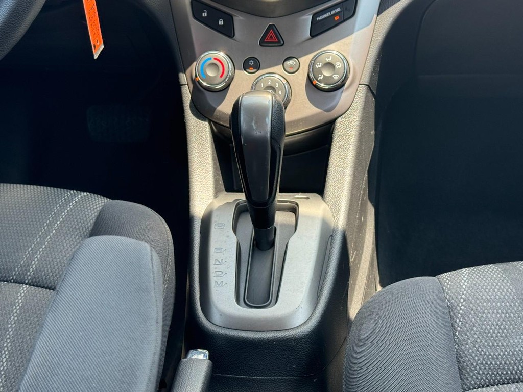Chevrolet Sonic Vehicle Full-screen Gallery Image 16