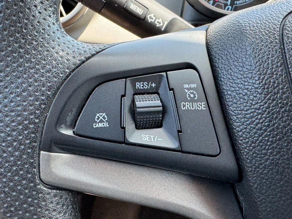 Chevrolet Sonic Vehicle Full-screen Gallery Image 18