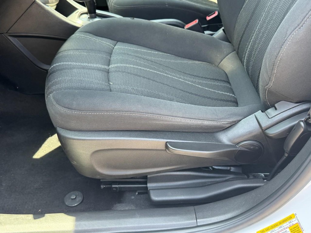 Chevrolet Sonic Vehicle Full-screen Gallery Image 23