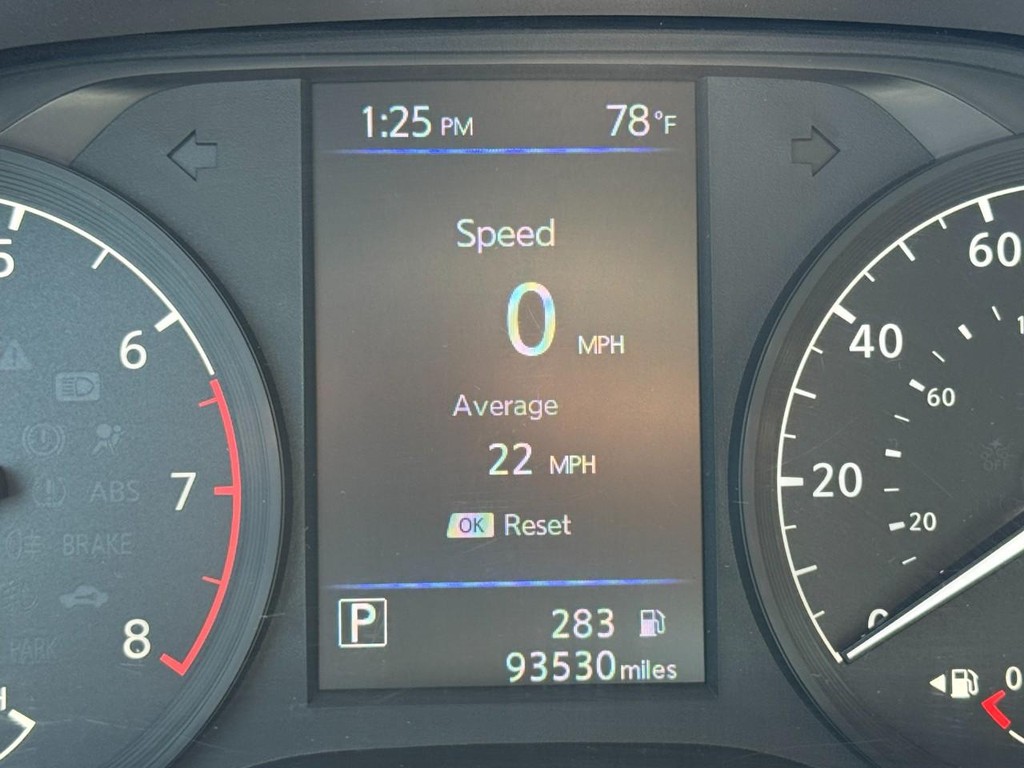 Nissan Altima Vehicle Full-screen Gallery Image 20