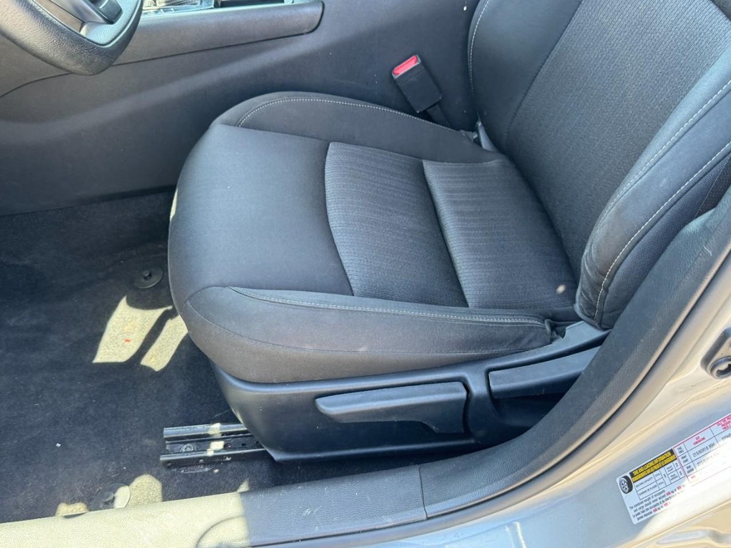 Nissan Altima Vehicle Full-screen Gallery Image 24
