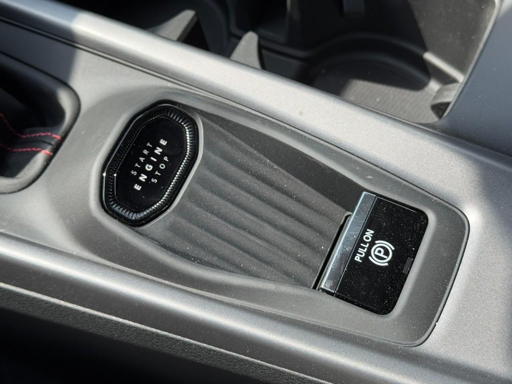 Dodge Charger Vehicle Full-screen Gallery Image 15