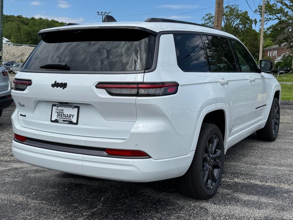 Jeep Grand Cherokee L Vehicle Full-screen Gallery Image 04