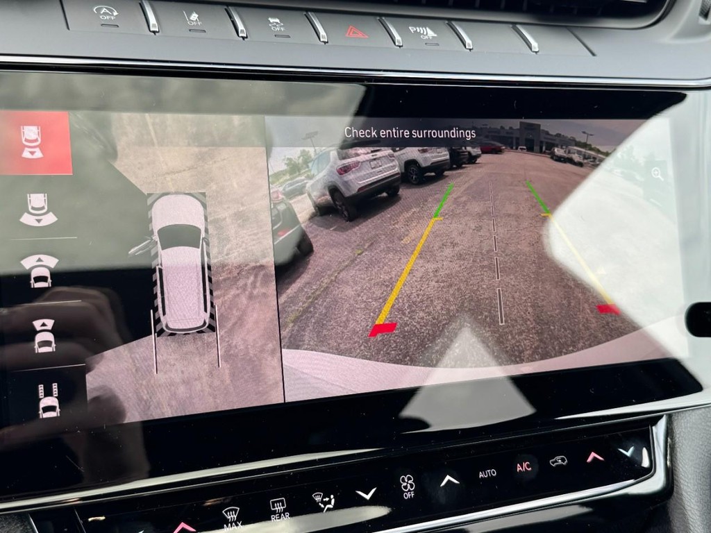 Jeep Grand Cherokee L Vehicle Full-screen Gallery Image 19
