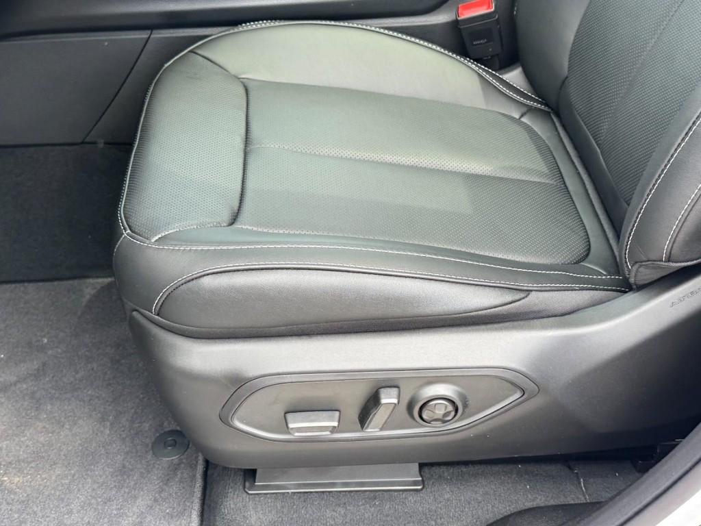 Jeep Grand Cherokee L Vehicle Full-screen Gallery Image 20