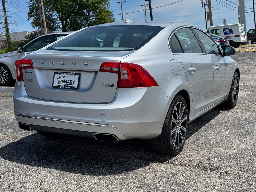 Volvo S60 Vehicle Full-screen Gallery Image 04