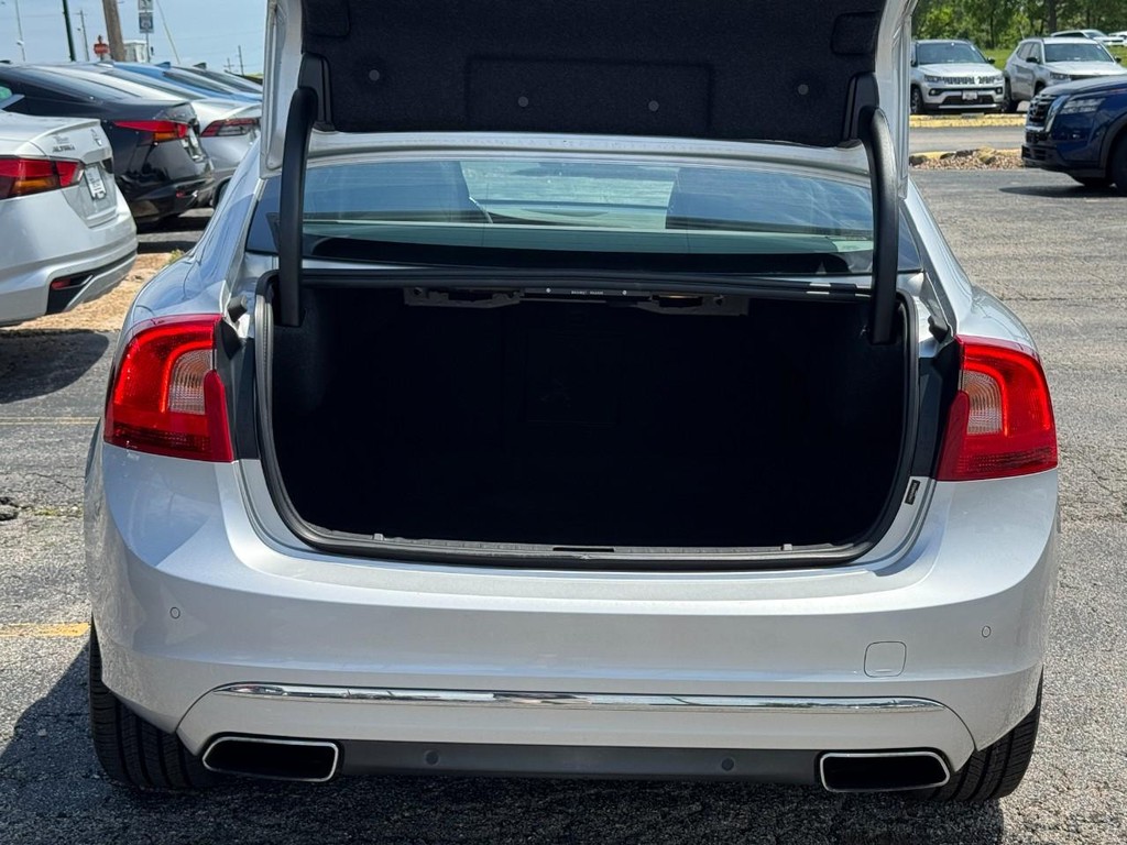 Volvo S60 Vehicle Full-screen Gallery Image 06