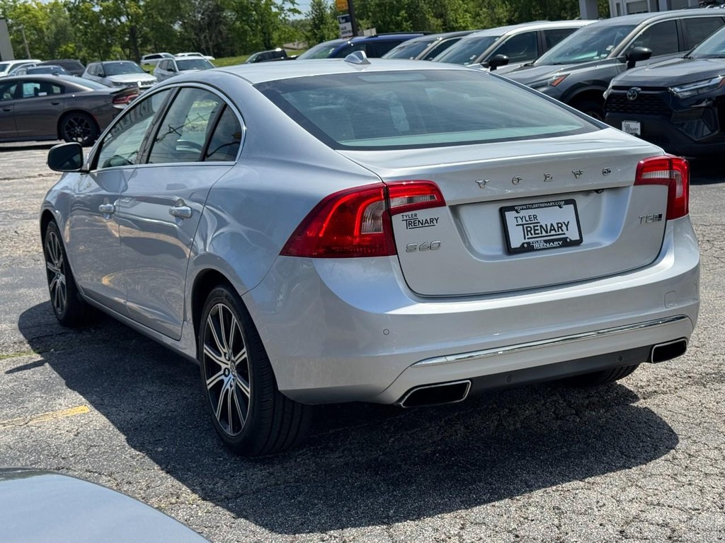 Volvo S60 Vehicle Full-screen Gallery Image 07