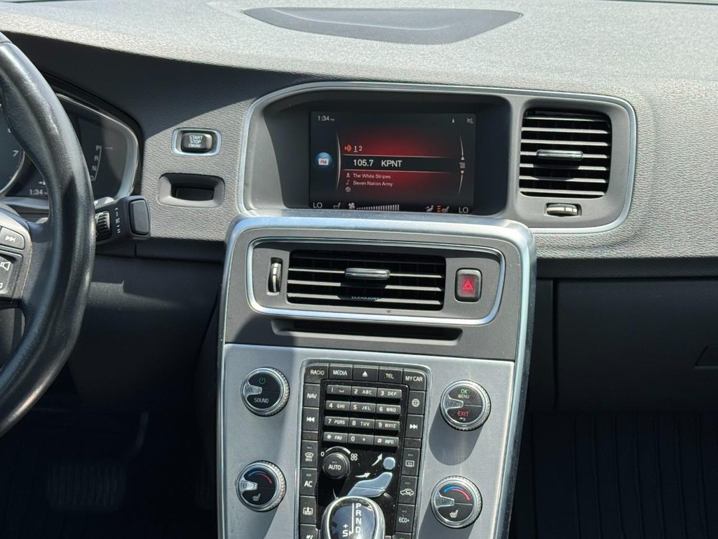 Volvo S60 Vehicle Full-screen Gallery Image 15