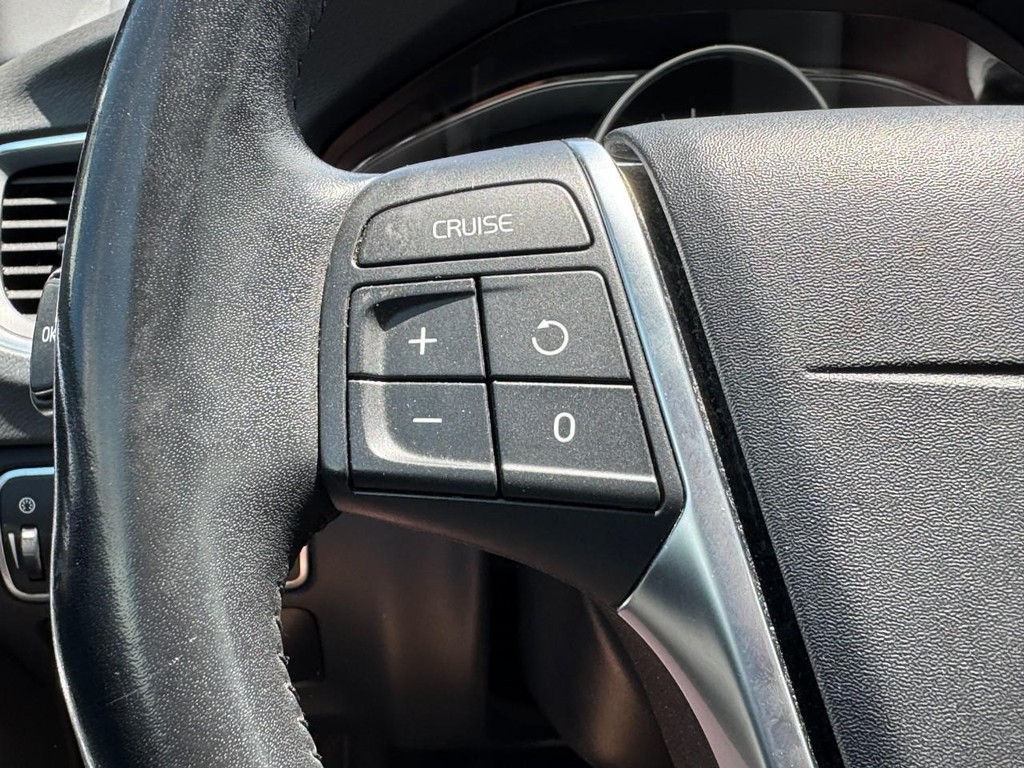 Volvo S60 Vehicle Full-screen Gallery Image 18