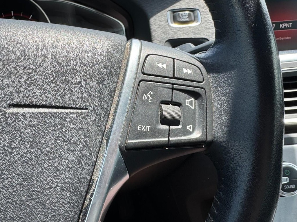 Volvo S60 Vehicle Full-screen Gallery Image 19