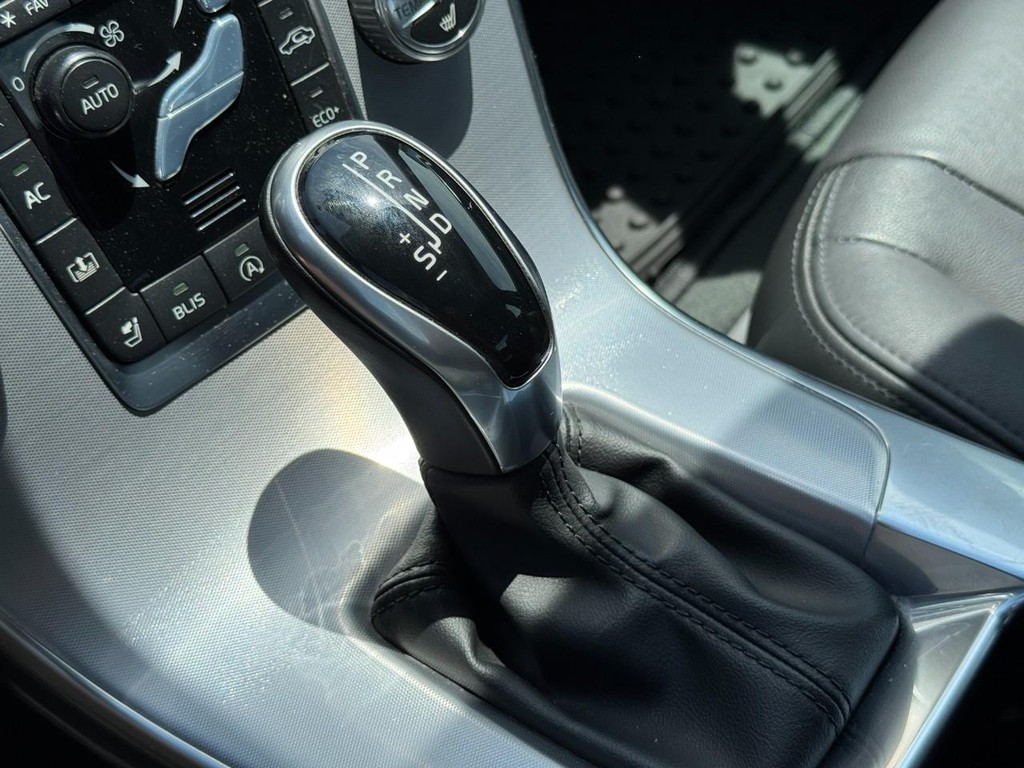 Volvo S60 Vehicle Full-screen Gallery Image 22