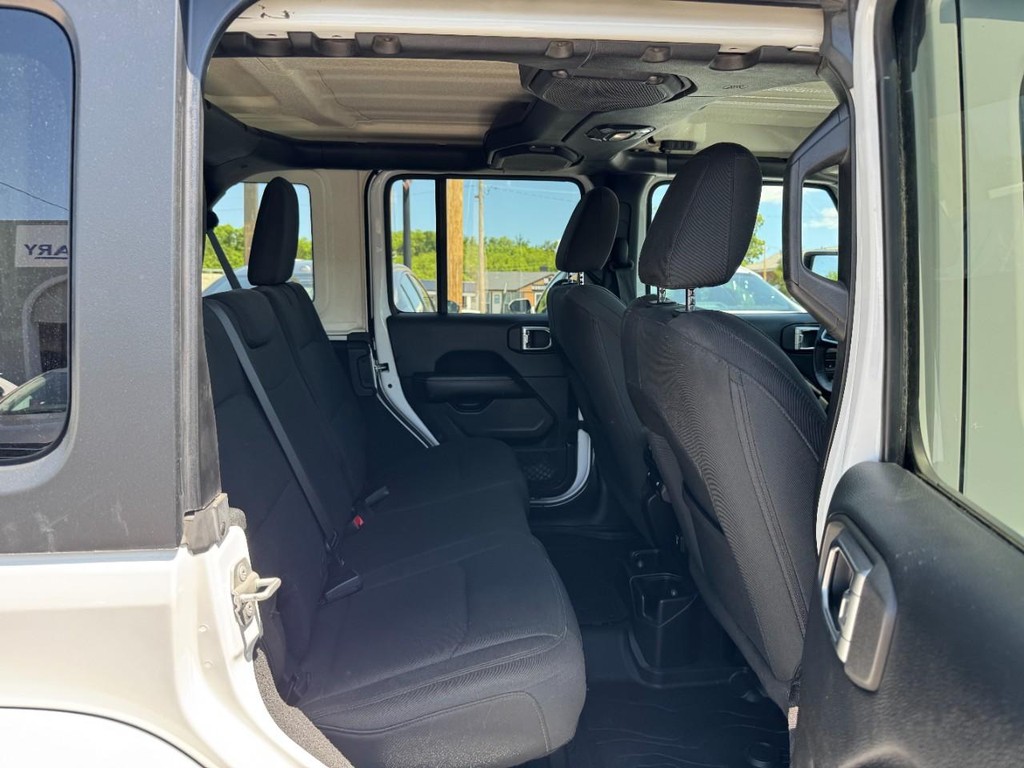 Jeep Wrangler Unlimited Vehicle Full-screen Gallery Image 12