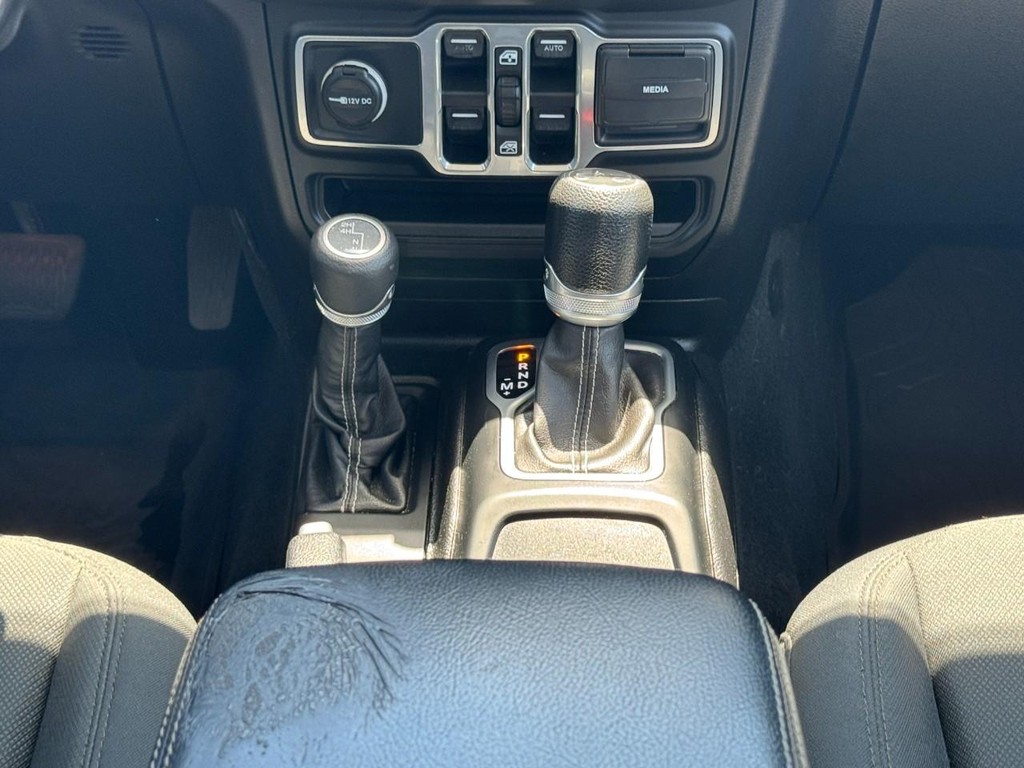 Jeep Wrangler Unlimited Vehicle Full-screen Gallery Image 16